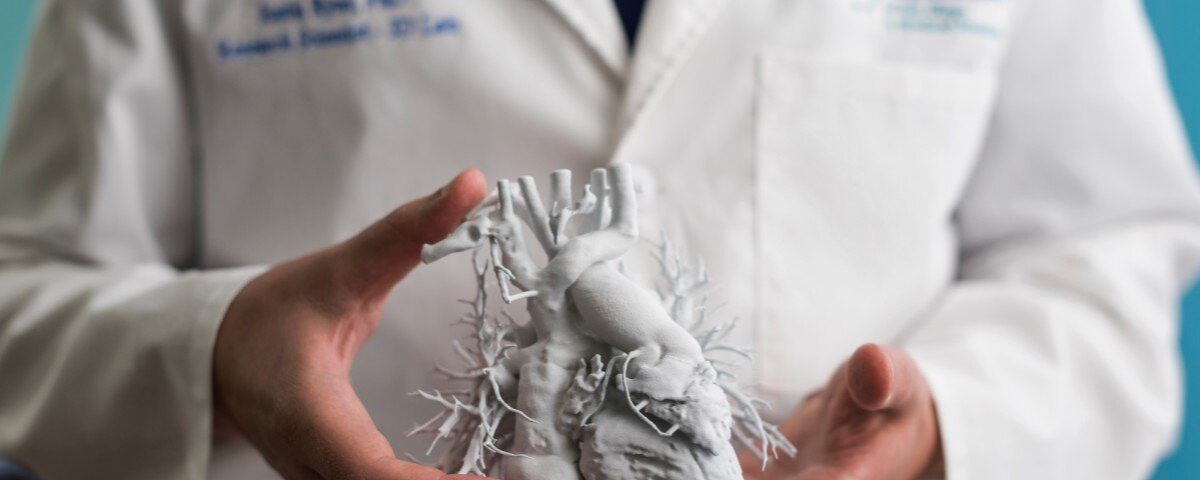 3D heart printed in white with HP Jet Fusion 540 3D printer - TPM